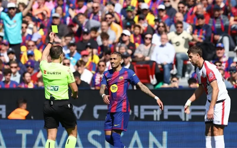 من هو اللاعب الذي حصد جائزة رجل مباراة برشلونة ورايو فاليكانو؟